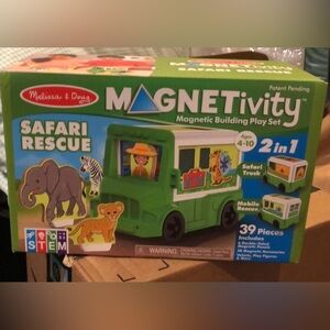 Melissa & Doug Green Safari Rescue Magnetic Building Play Set